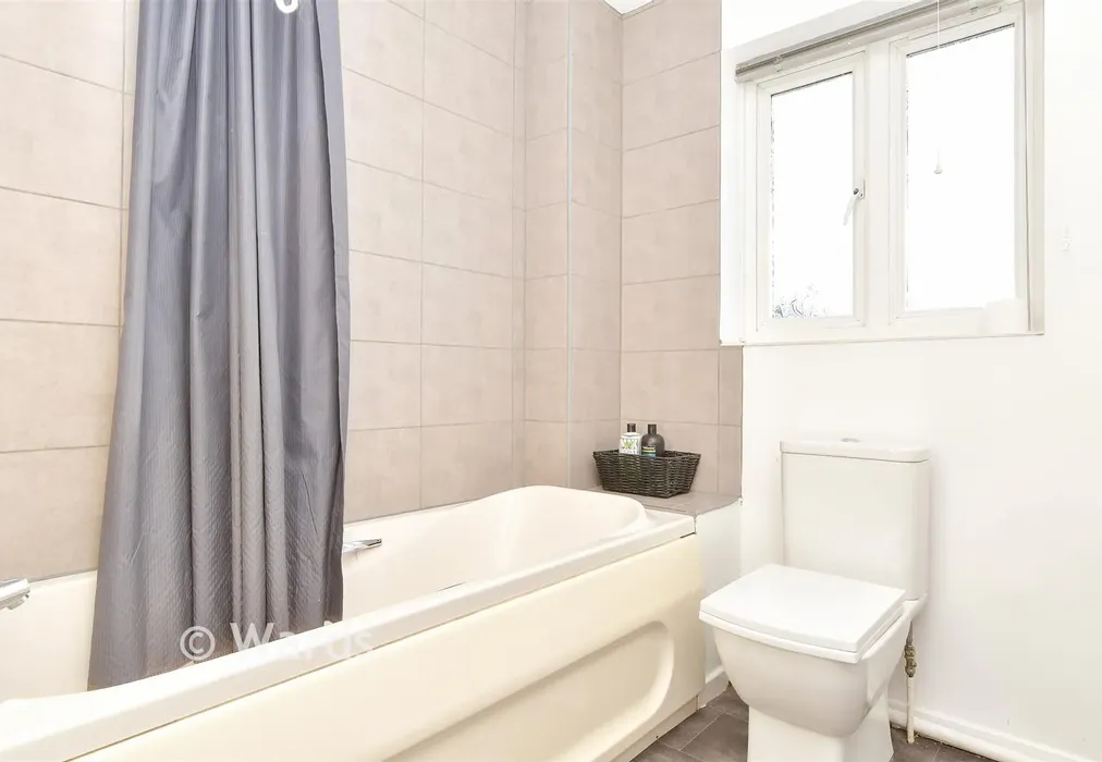 Bathroom - Cranmere Court, Strood, Rochester, Kent - Wards of Kent