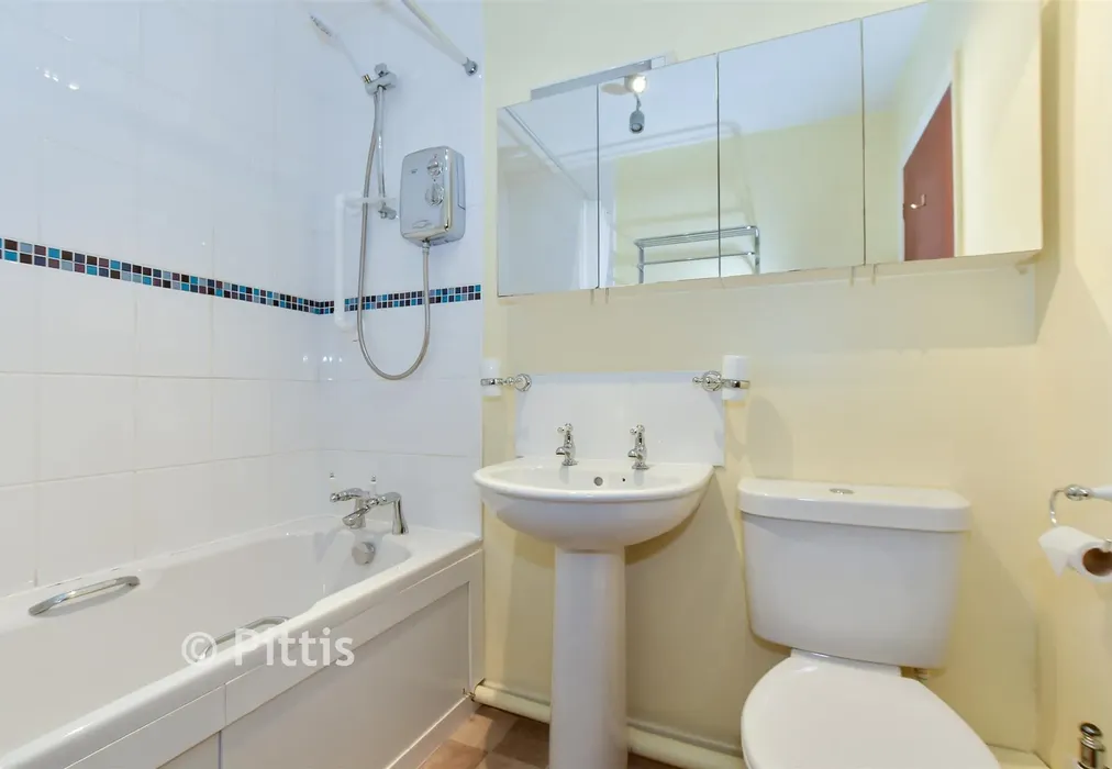 Bathroom - Player Street, Ryde, Isle of Wight - Wards of Kent