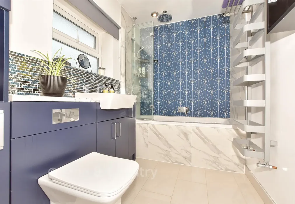 En-Suite Bathroom - Guston Road, East Langdon, Dover, Kent - Wards of Kent
