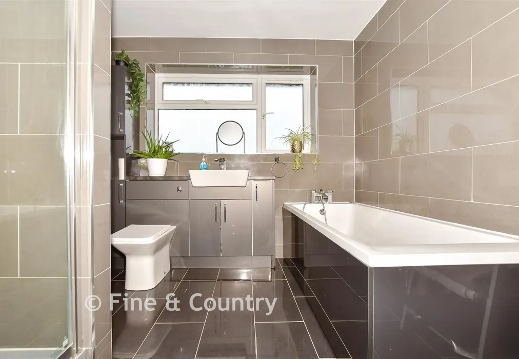 Bathroom - Guston Road, East Langdon, Dover, Kent - Wards of Kent