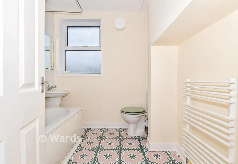 Lounge - Warwick Place, Maidstone, Kent - Wards of Kent