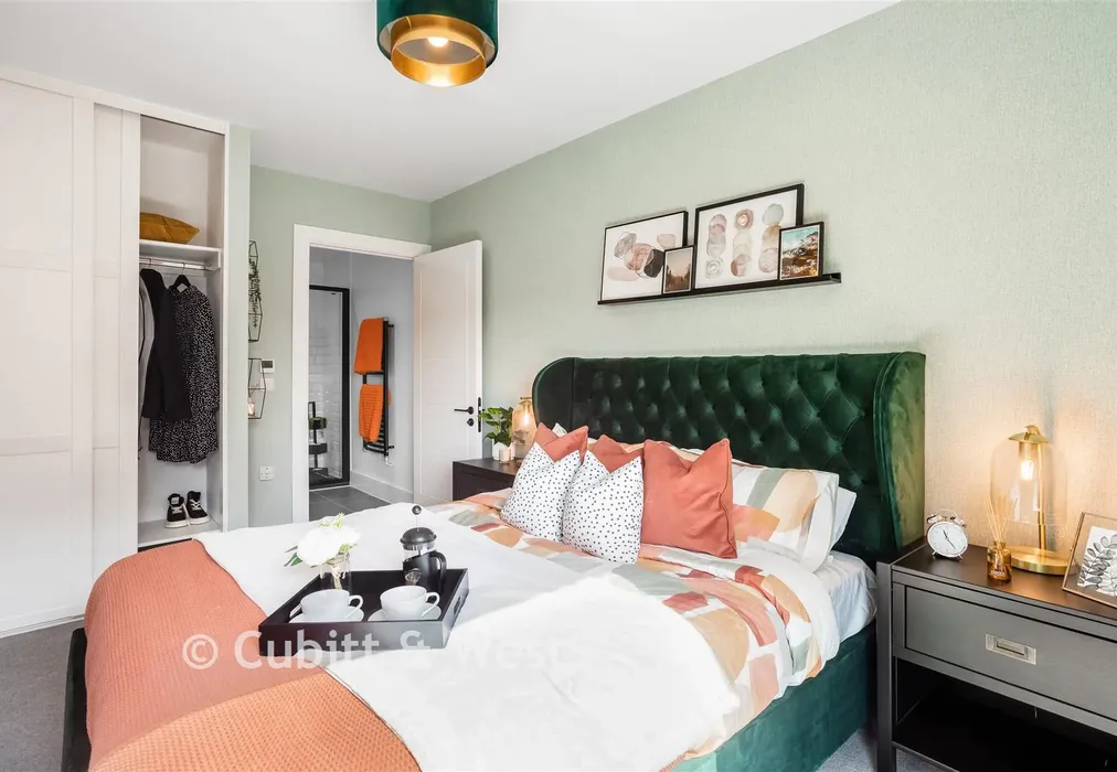 Bedroom 1 - The Furlong, Brighton, East Sussex - Wards of Kent