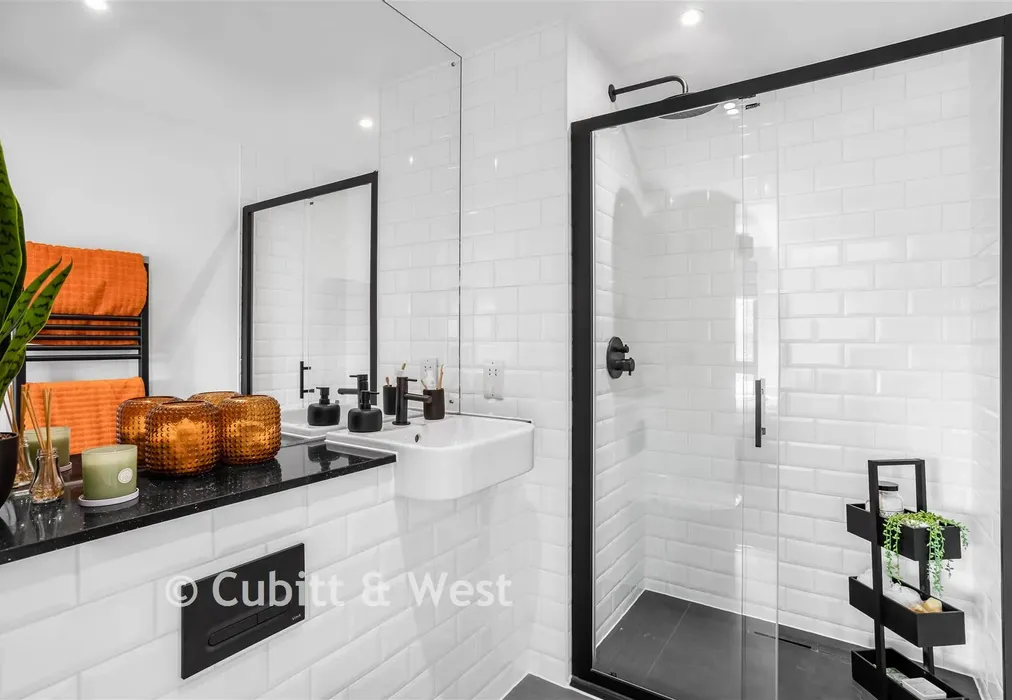 En-Suite - The Furlong, Brighton, East Sussex - Wards of Kent
