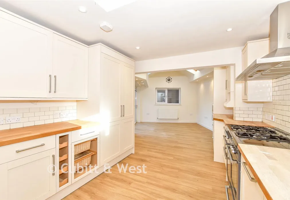 Kitchen - Bourne Close, Horndean, Waterlooville, Hampshire - Wards of Kent