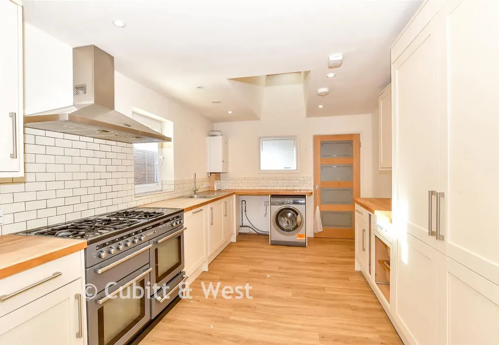 Kitchen - Bourne Close, Horndean, Waterlooville, Hampshire - Wards of Kent