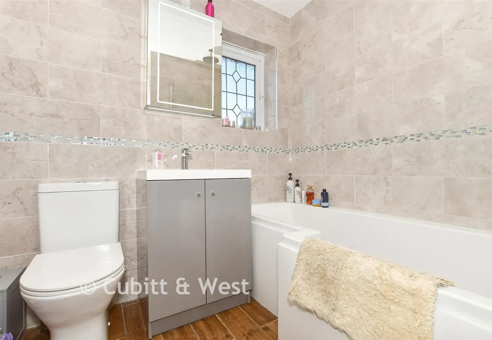 Bathroom - Pipit Meadow, Uckfield, East Sussex - Wards of Kent