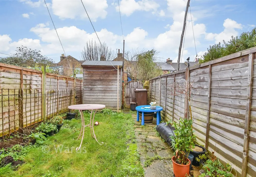 Rear Garden - Thornhill Place, Maidstone, Kent - Wards of Kent