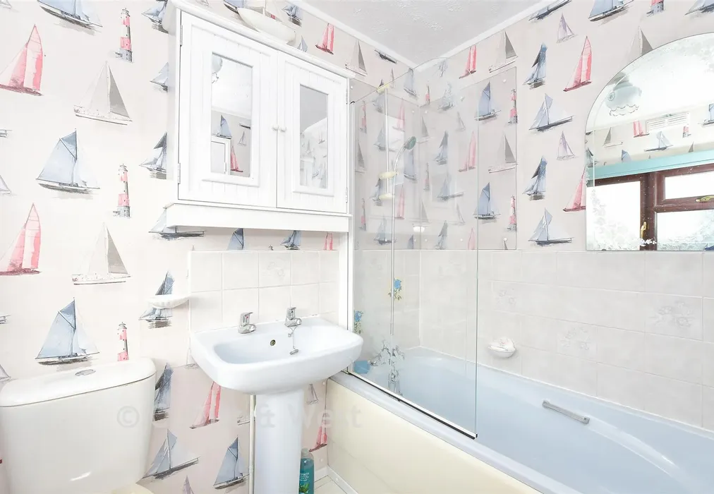 Bathroom - Nutbourne Park, Nutbourne, Chichester, West Sussex - Wards of Kent