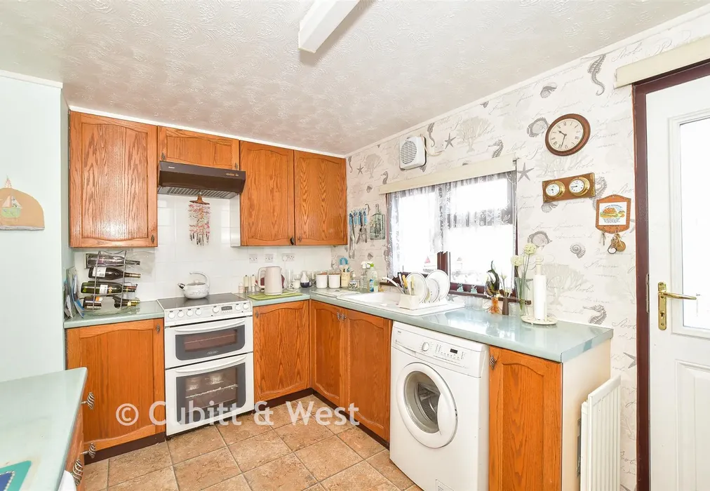 Kitchen - Nutbourne Park, Nutbourne, Chichester, West Sussex - Wards of Kent