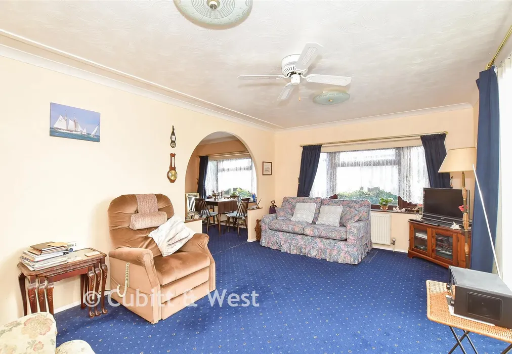 Lounge - Nutbourne Park, Nutbourne, Chichester, West Sussex - Wards of Kent
