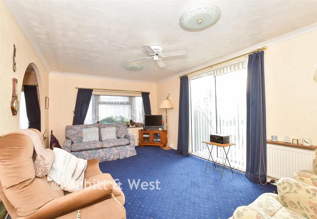 Lounge - Nutbourne Park, Nutbourne, Chichester, West Sussex - Wards of Kent