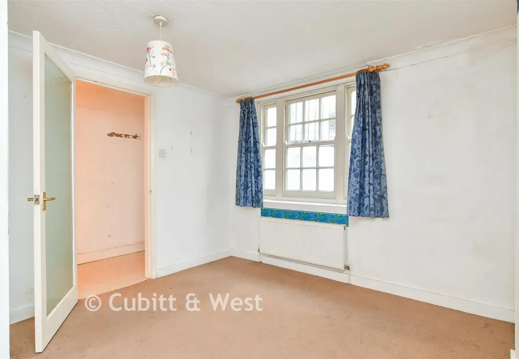 Bedroom - Hampton Place, Brighton, East Sussex - Wards of Kent