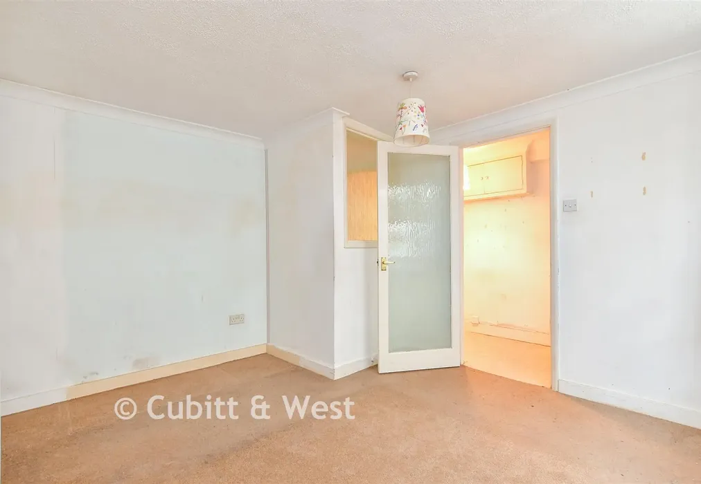 Bedroom - Hampton Place, Brighton, East Sussex - Wards of Kent