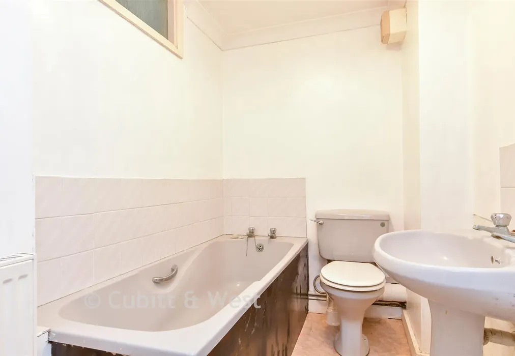 Bathroom - Hampton Place, Brighton, East Sussex - Wards of Kent