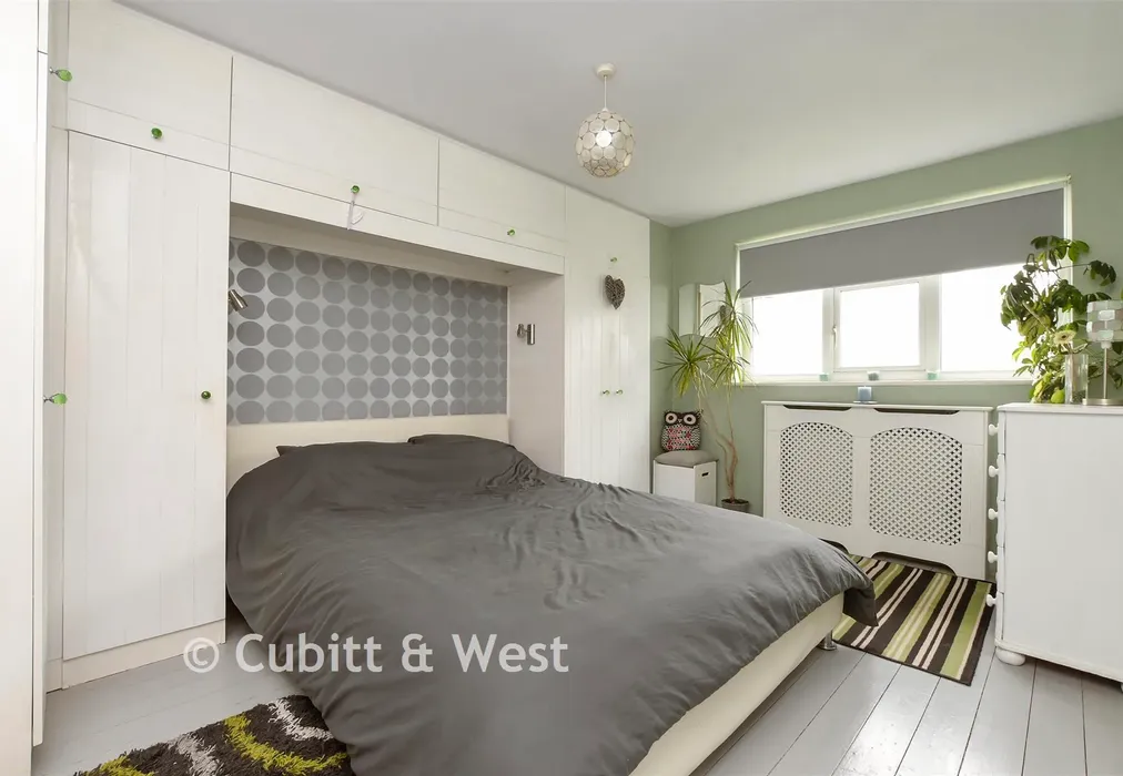 Bedroom 1 - Eccles Hill, North Holmwood, Dorking, Surrey - Wards of Kent