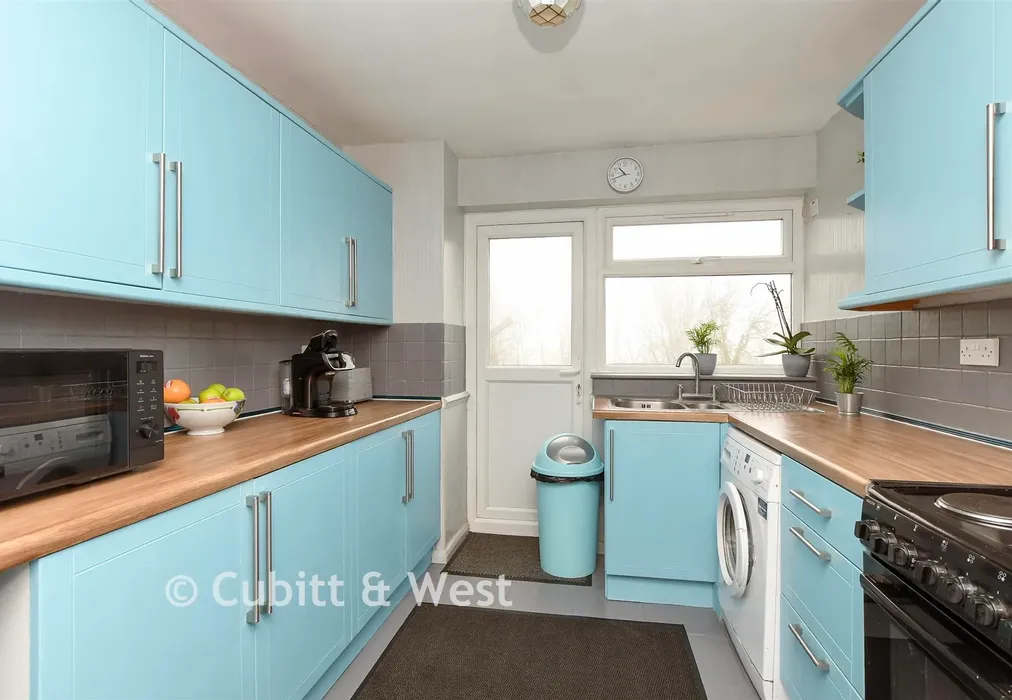Kitchen - Eccles Hill, North Holmwood, Dorking, Surrey - Wards of Kent