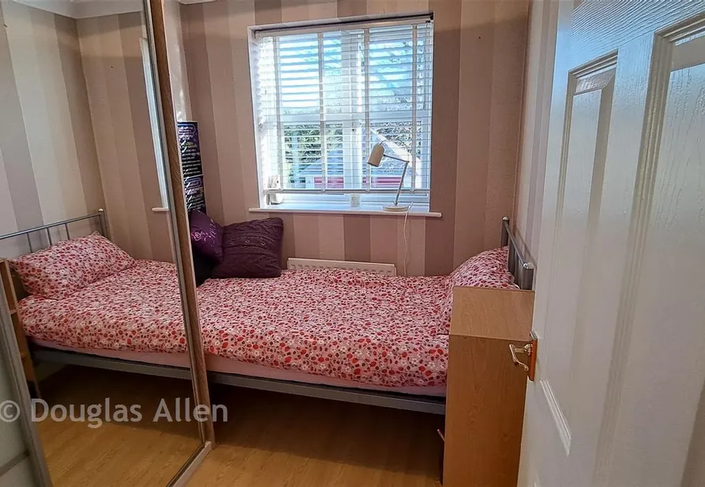 Bedroom 4 - Hornbeam Way, Laindon, Basildon, Essex - Wards of Kent