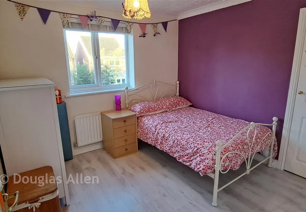 Bedroom 2 - Hornbeam Way, Laindon, Basildon, Essex - Wards of Kent
