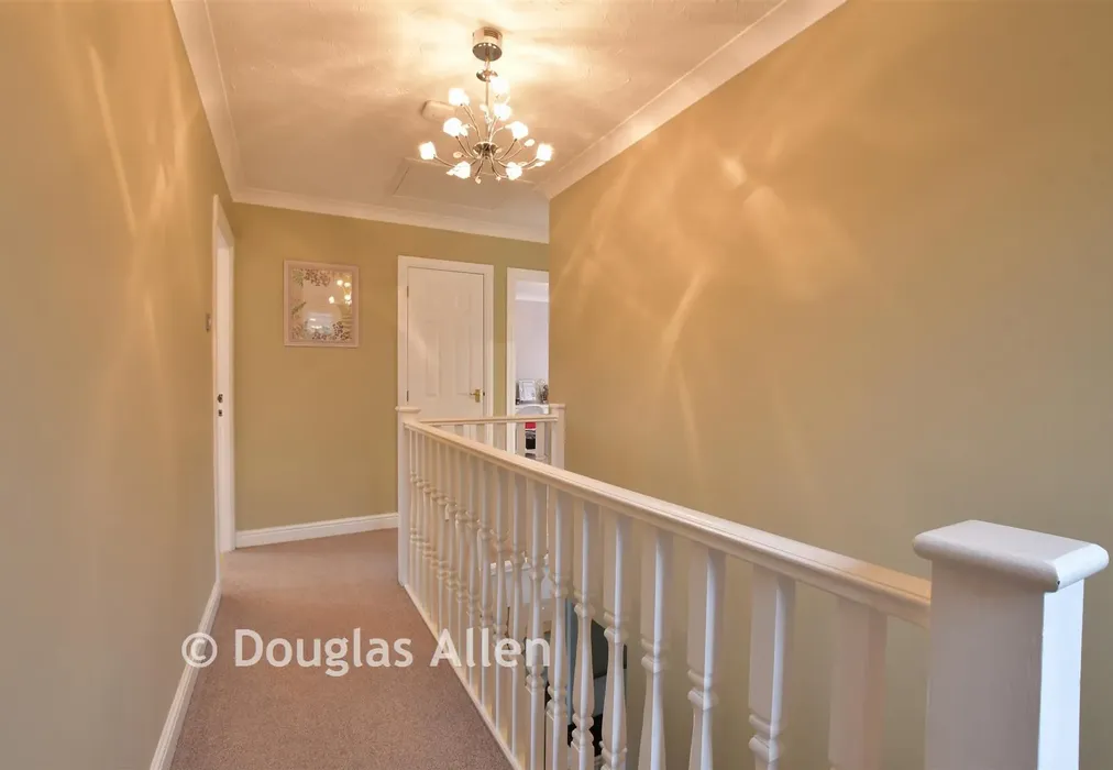 Landing - Hornbeam Way, Laindon, Basildon, Essex - Wards of Kent