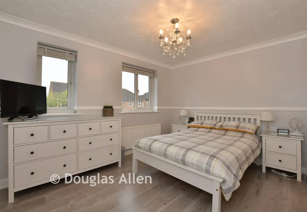Bedroom 1 - Hornbeam Way, Laindon, Basildon, Essex - Wards of Kent