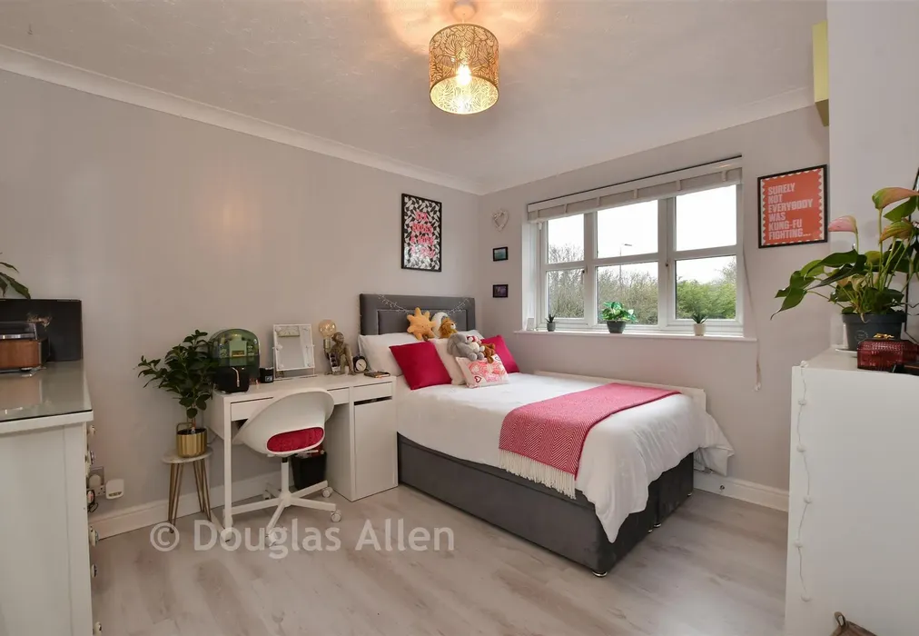 Bedroom 3 - Hornbeam Way, Laindon, Basildon, Essex - Wards of Kent