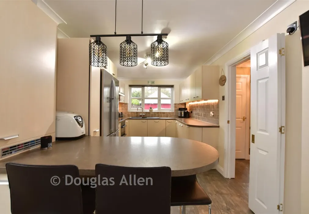 Kitchen - Hornbeam Way, Laindon, Basildon, Essex - Wards of Kent