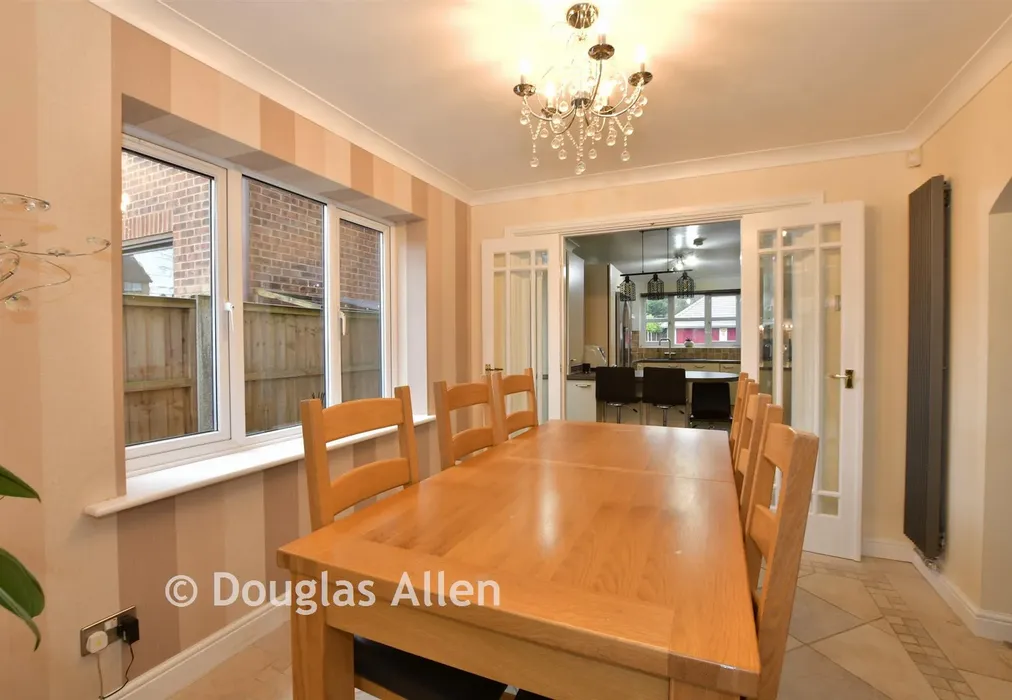 Dining Area - Hornbeam Way, Laindon, Basildon, Essex - Wards of Kent