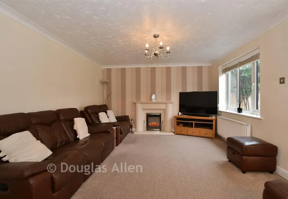 Lounge - Hornbeam Way, Laindon, Basildon, Essex - Wards of Kent