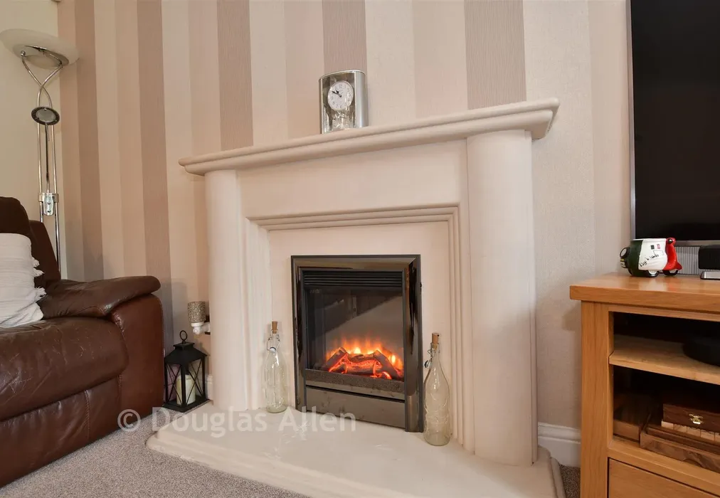Internal Feature - Hornbeam Way, Laindon, Basildon, Essex - Wards of Kent