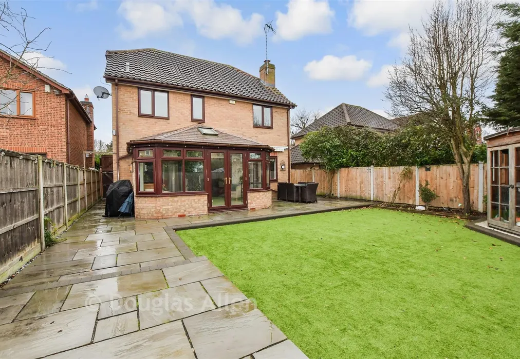 Rear Garden - Hornbeam Way, Laindon, Basildon, Essex - Wards of Kent