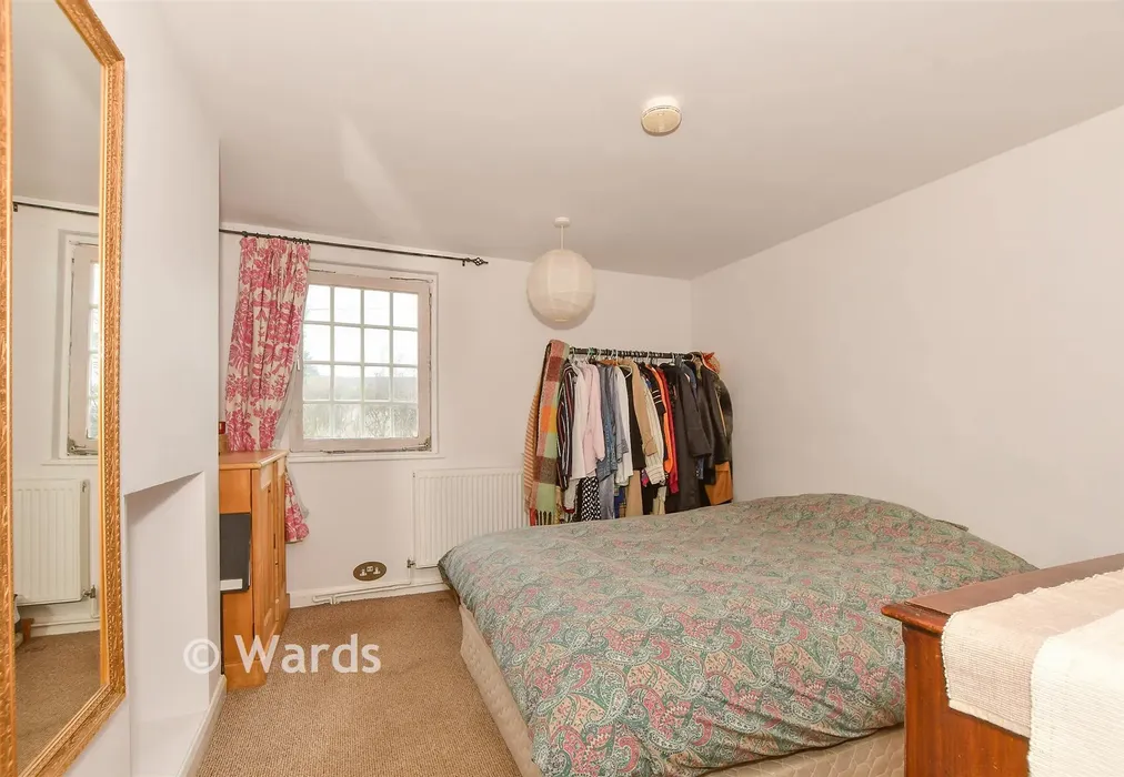 Bedroom 2 - Bekesbourne Hill, Bekesbourne, Canterbury, Kent - Wards of Kent