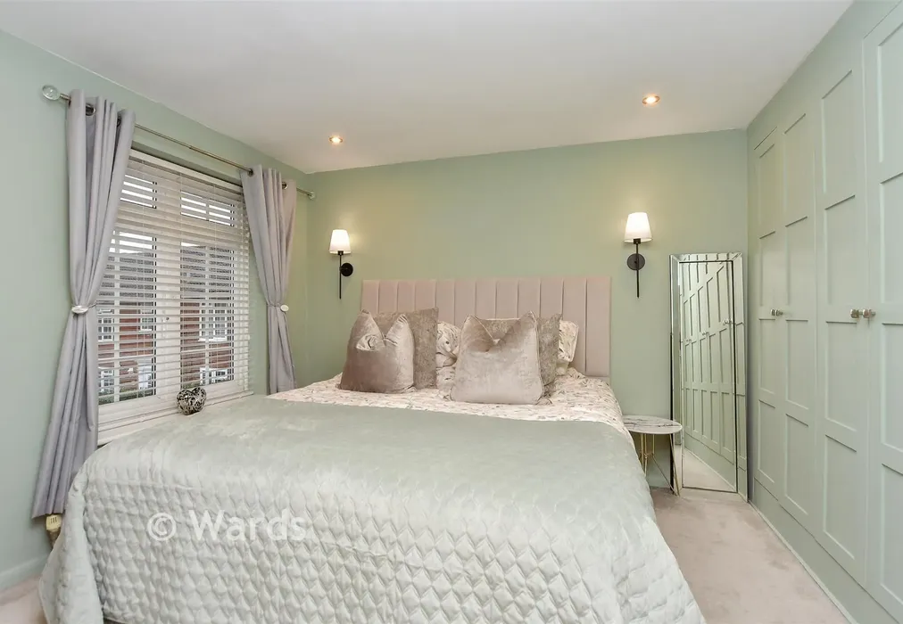 Bedroom 1 - Nottingham Walk, Strood, Rochester, Kent - Wards of Kent