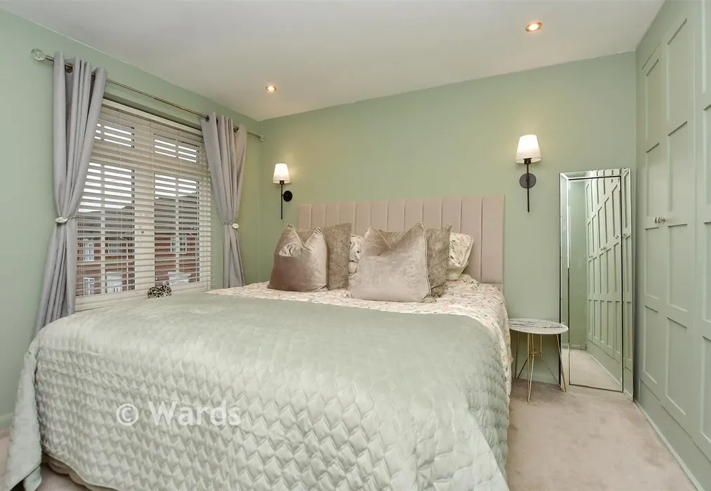 Bedroom 1 - Nottingham Walk, Strood, Rochester, Kent - Wards of Kent