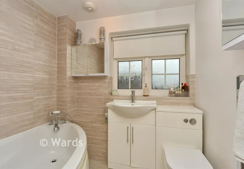 Bathroom - Nottingham Walk, Strood, Rochester, Kent - Wards of Kent
