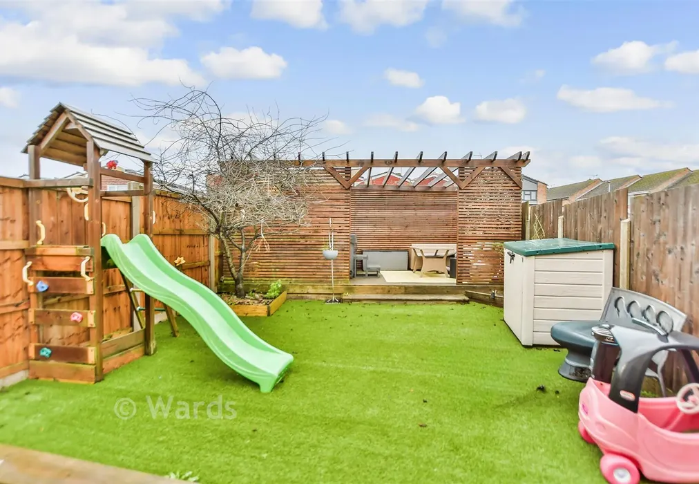 Rear Garden - Nottingham Walk, Strood, Rochester, Kent - Wards of Kent