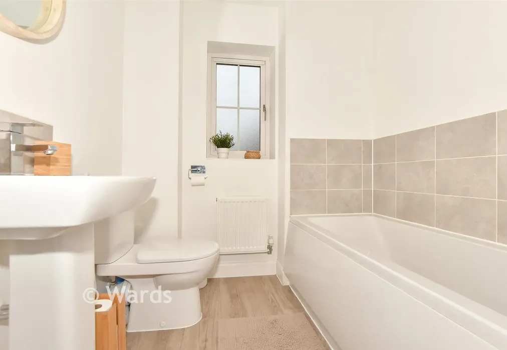 Bathroom - Cornflower Avenue, Hythe, Kent - Wards of Kent