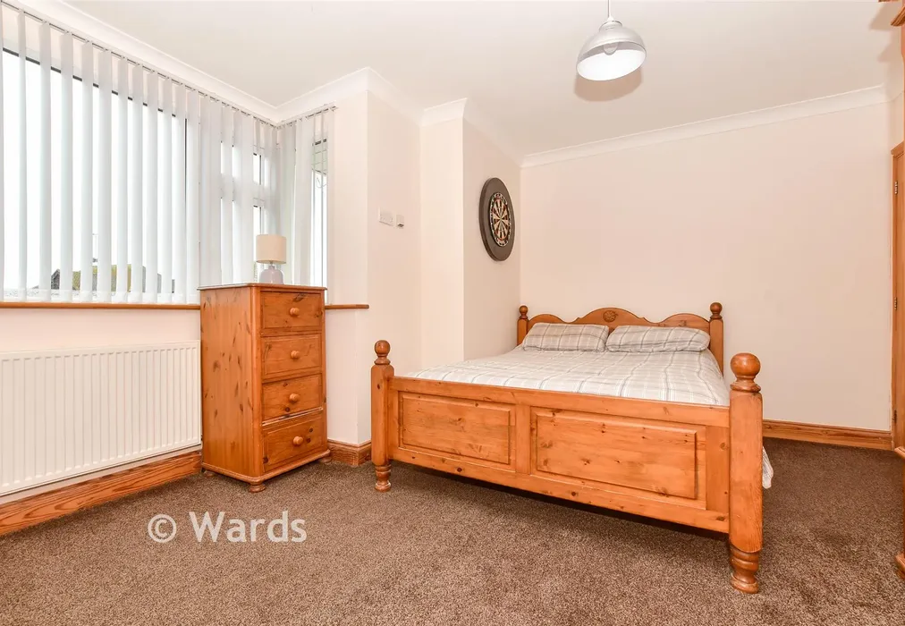 Bedroom 1 - Cherry Orchard, Chestfield, Whitstable, Kent - Wards of Kent