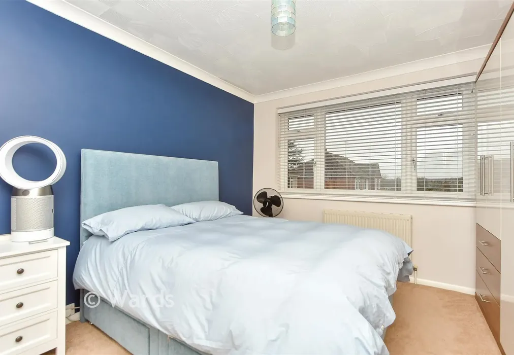 Bedroom 1 - Racefield Close, Shorne, Gravesend, Kent - Wards of Kent