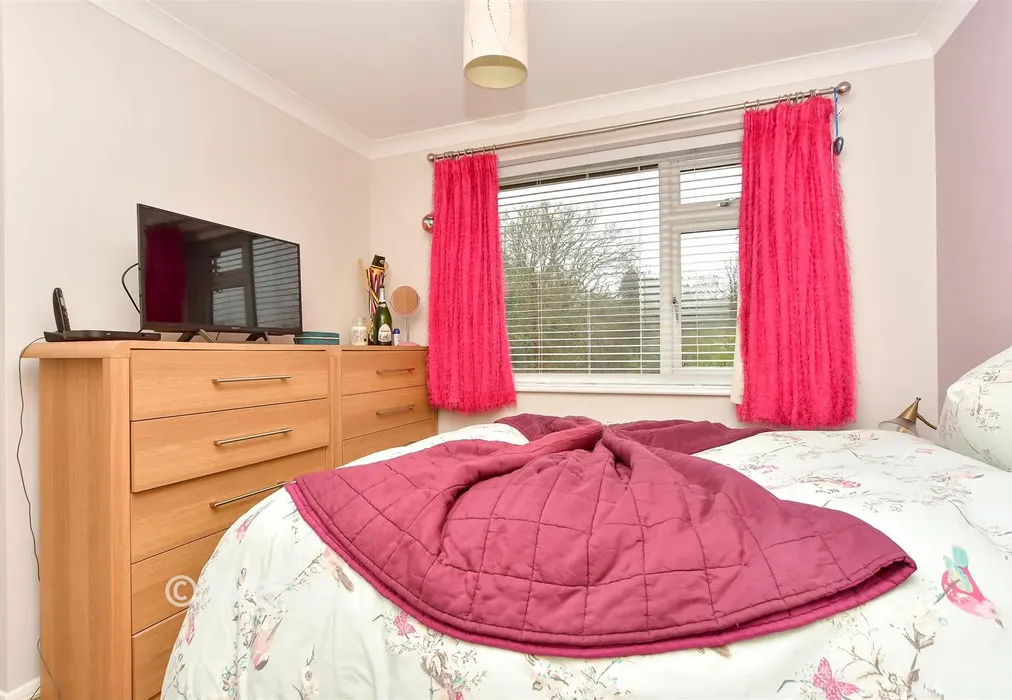 Bedroom 2 - Racefield Close, Shorne, Gravesend, Kent - Wards of Kent