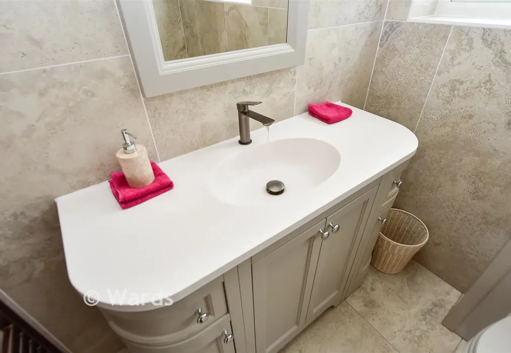 Internal Feature - Racefield Close, Shorne, Gravesend, Kent - Wards of Kent