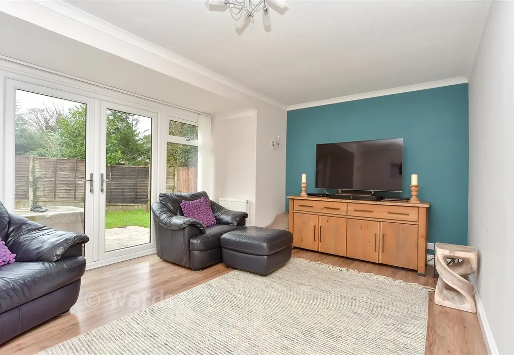 Lounge - Racefield Close, Shorne, Gravesend, Kent - Wards of Kent