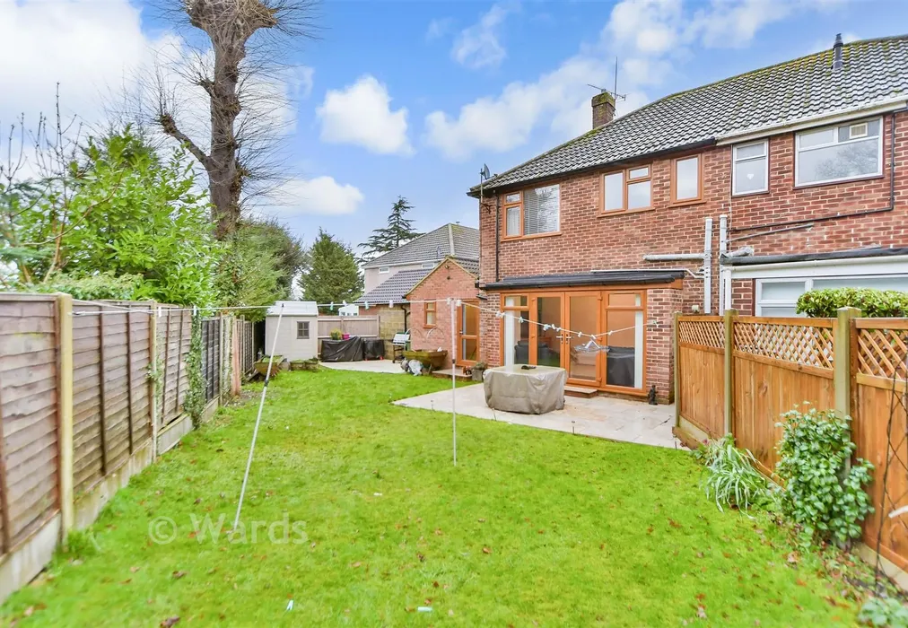 Rear Garden - Racefield Close, Shorne, Gravesend, Kent - Wards of Kent