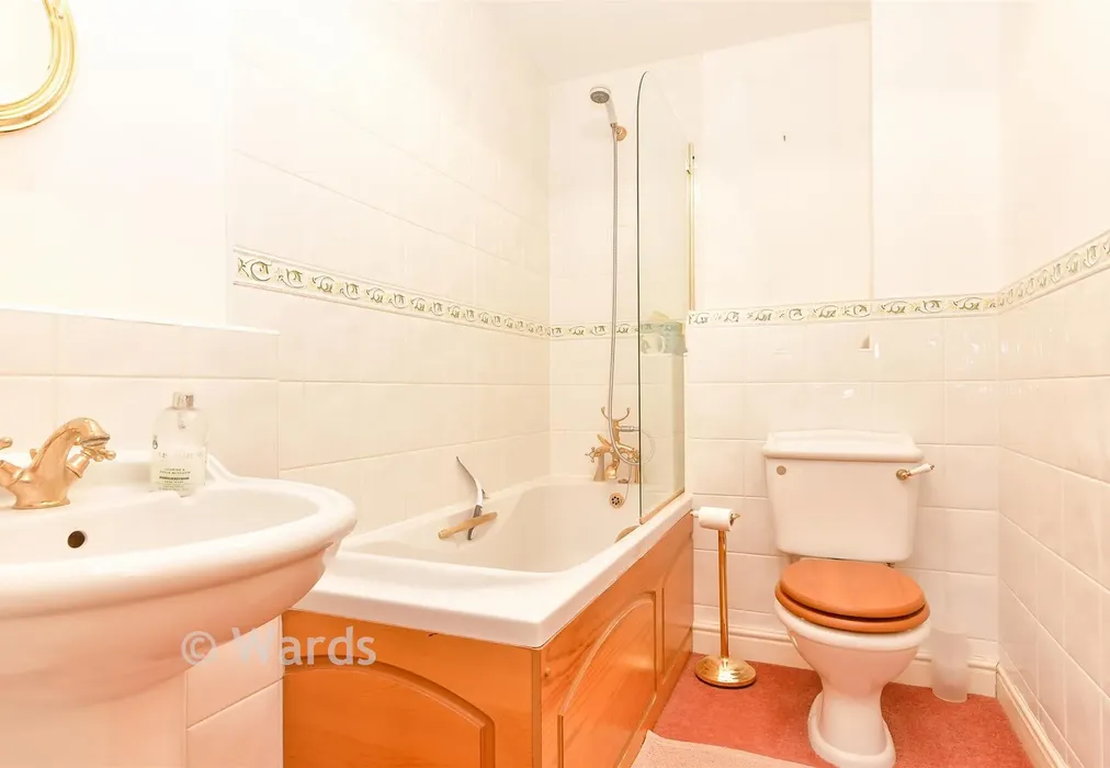 Bathroom - Fennel Close, Rochester, Kent - Wards of Kent