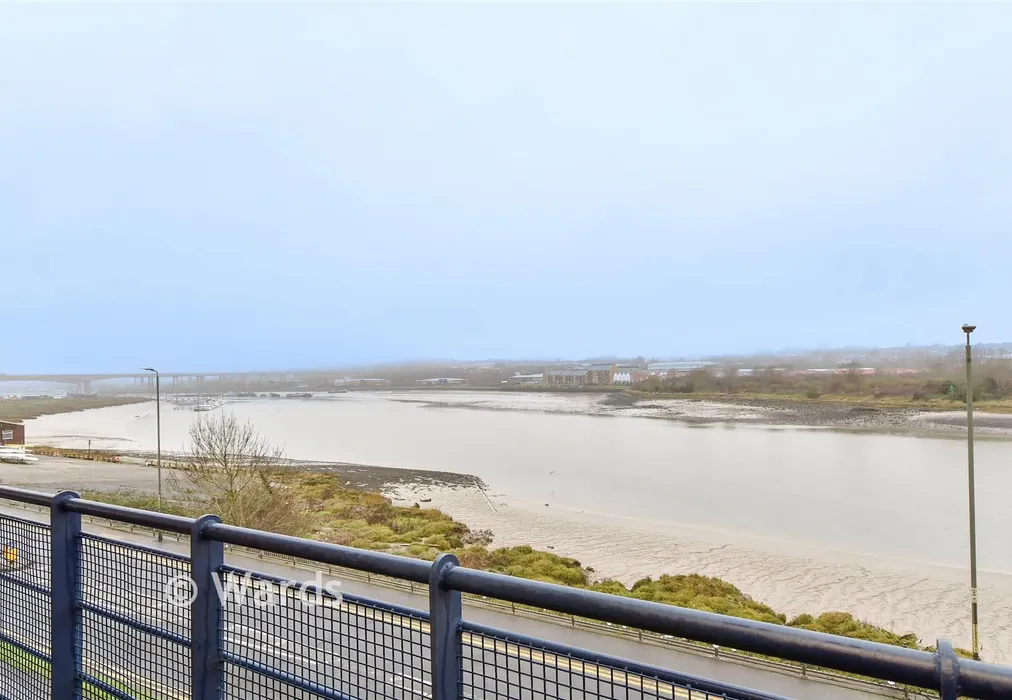 Balcony - Fennel Close, Rochester, Kent - Wards of Kent
