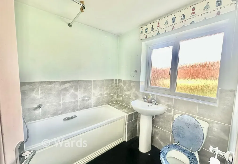 Bathroom - Brambles Close, Minster-On-Sea, Sheerness, Kent - Wards of Kent