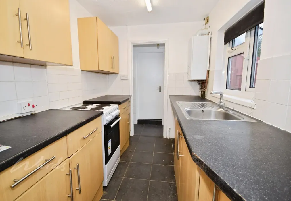 mills kitchen - Mills Terrace Chatham ME4 - Wards of Kent