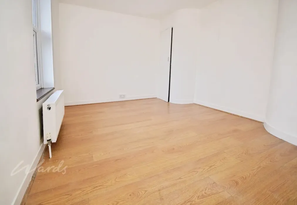 mills bedroom 1 - Mills Terrace Chatham ME4 - Wards of Kent