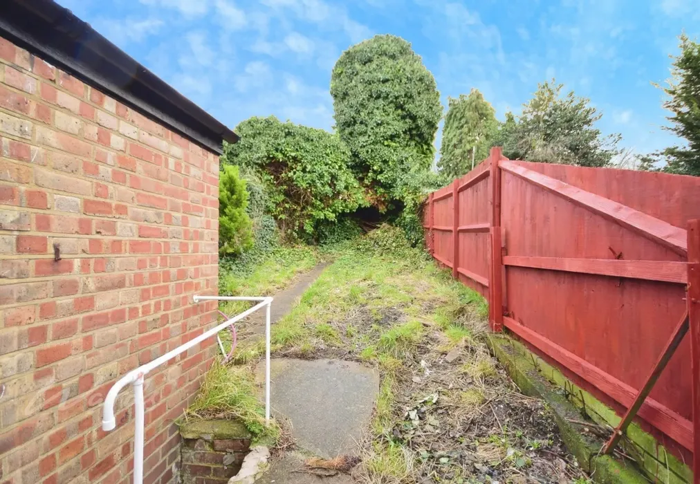 mills garden - Mills Terrace Chatham ME4 - Wards of Kent