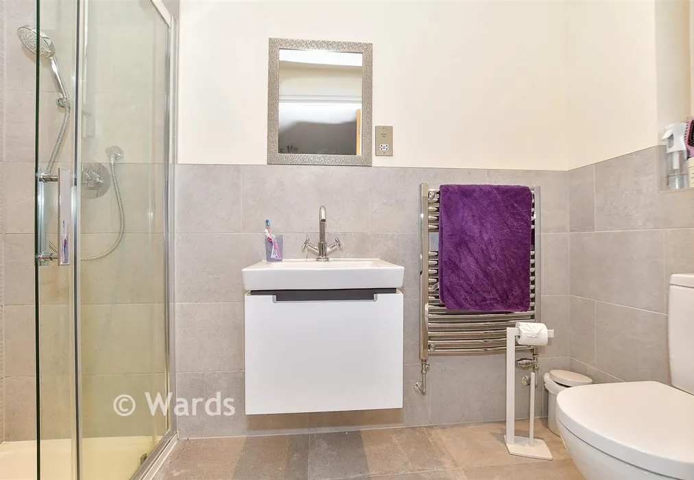 En-Suite Shower Room. - Quarry Road, Ryarsh, West Malling, Kent - Wards of Kent