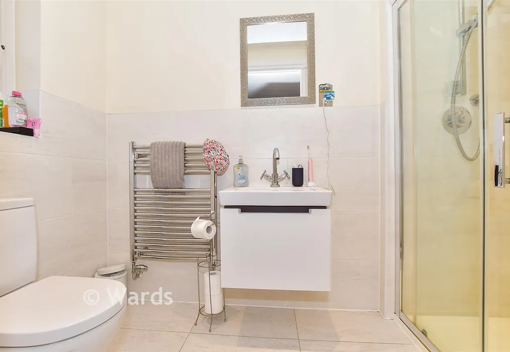 En-Suite Shower Room. - Quarry Road, Ryarsh, West Malling, Kent - Wards of Kent